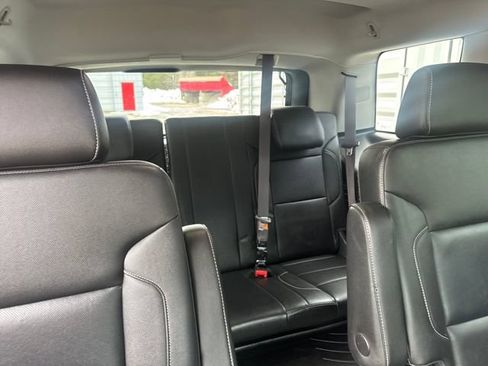 Used 2017 GMC Yukon SLT w/ Premium Edition AWD/4WD image 33