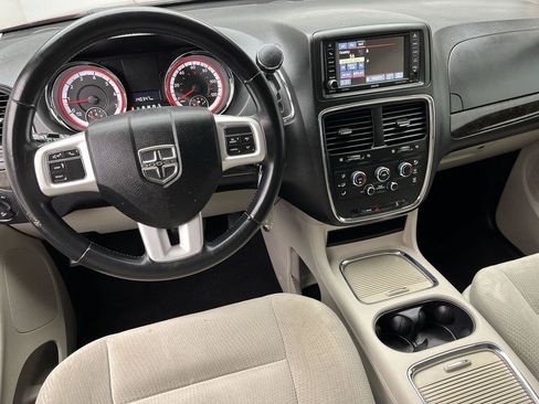 Used 2016 Dodge Grand Caravan SXT w/ UConnect Hands-Free Group FWD image 13