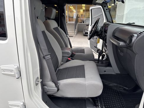 Used 2010 Jeep Wrangler Unlimited Sport image 14