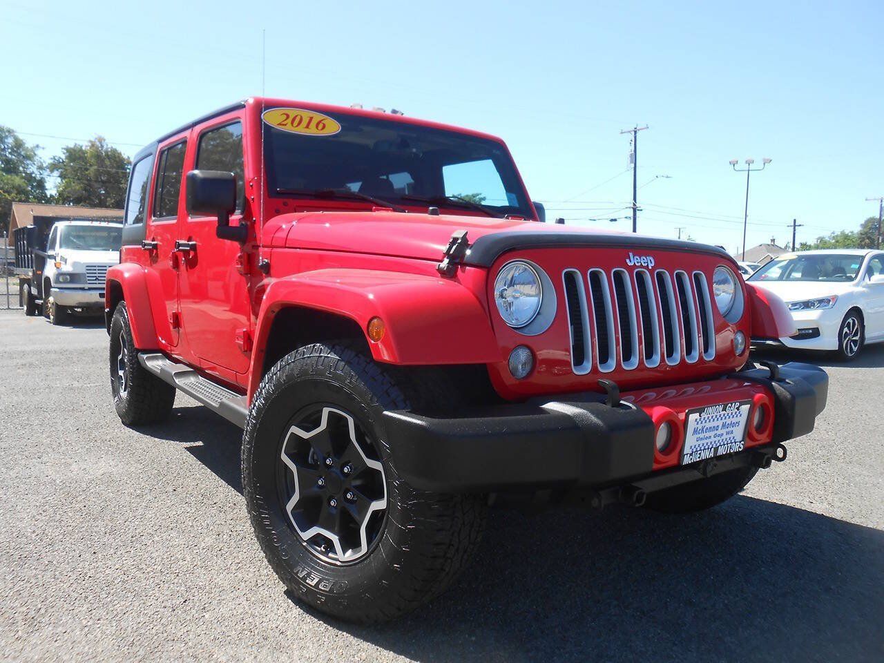Used 2016 Jeep Wrangler Unlimited Sahara w/ Connectivity Group AWD/4WD image 1