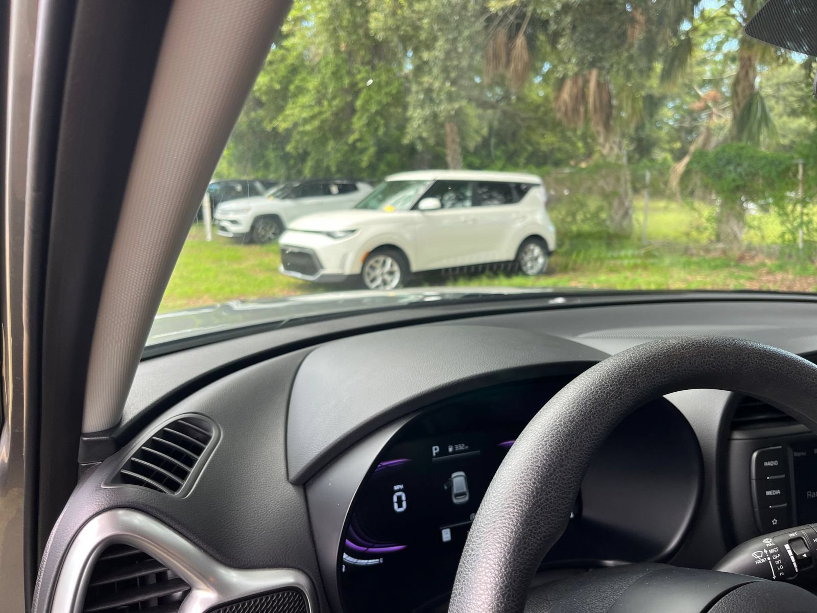 Used 2025 Kia Soul LX w/ LX Technology Package FWD image 33