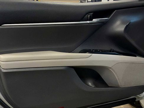 Used 2020 Toyota Camry LE w/ Carpet Mat Package image 21