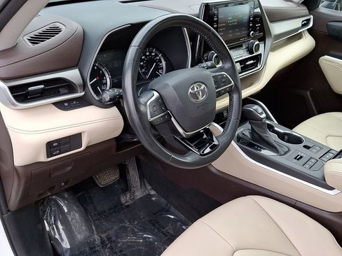 Used 2021 Toyota Highlander XLE image 27