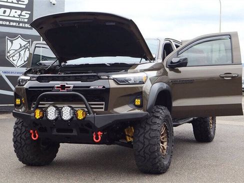 Used 2024 Chevrolet Colorado ZR2 w/ Safety Package AWD/4WD image 37