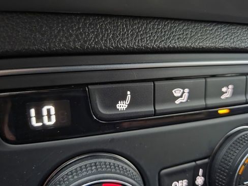 Used 2021 Volkswagen Atlas Cross Sport SE image 13