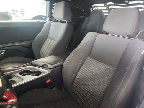 Used 2019 Dodge Challenger SXT RWD image 10