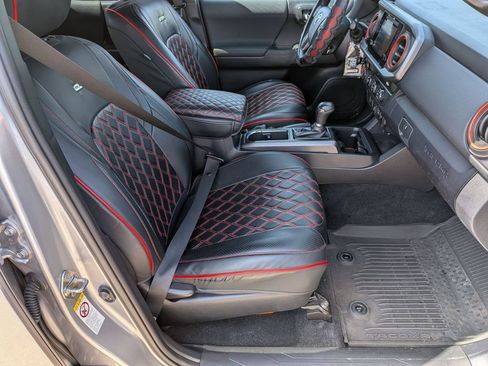 Used 2019 Toyota Tacoma TRD Sport AWD/4WD image 30