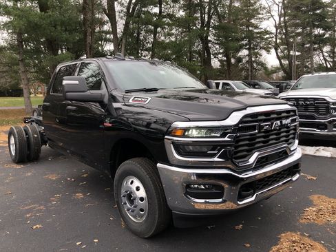 New 2026 RAM 3500 Tradesman w/ Chrome Appearance Group image 15