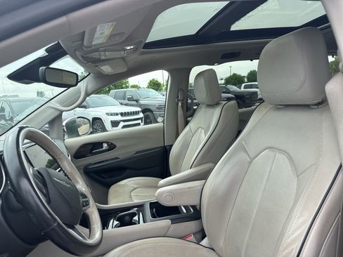 Used 2021 Chrysler Pacifica Limited w/ Premium & Safety Sphere Group AWD/4WD image 11