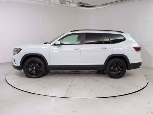 Certified 2022 Volkswagen Atlas SE w/ Black Wheel Package image 3