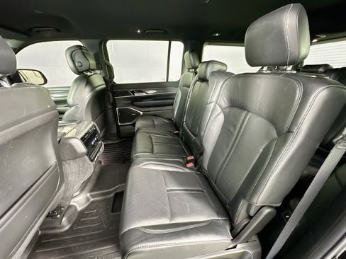 Used 2022 Jeep Wagoneer Series III RWD image 25