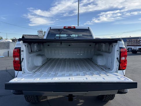 Used 2018 Chevrolet Silverado 1500 LT w/ LT Eassist Package AWD/4WD image 5