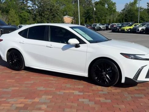 Used 2025 Toyota Camry SE w/ Convenience Package FWD image 4