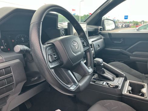 Used 2024 Toyota Tacoma SR5 AWD/4WD image 9