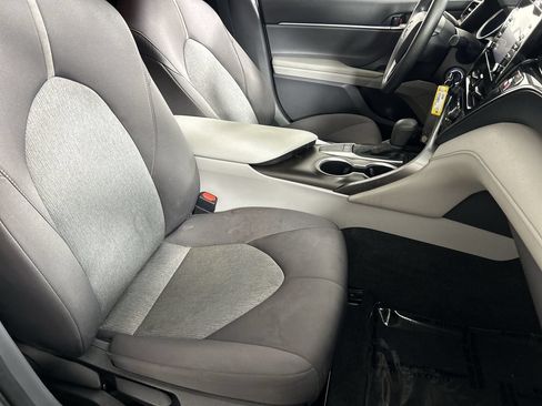 Used 2022 Toyota Camry LE w/ Carpet Mat Package (TMS) FWD image 26