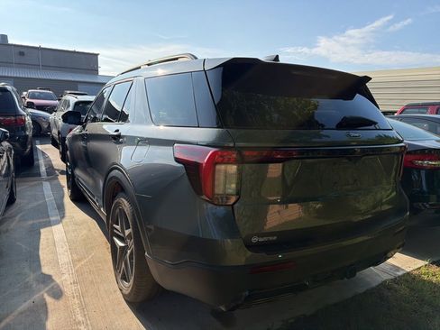 Used 2025 Ford Explorer ST-Line w/ Premium Package RWD image 4