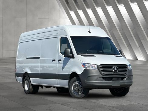 Used 2026 Mercedes-Benz Sprinter 3500 image 2