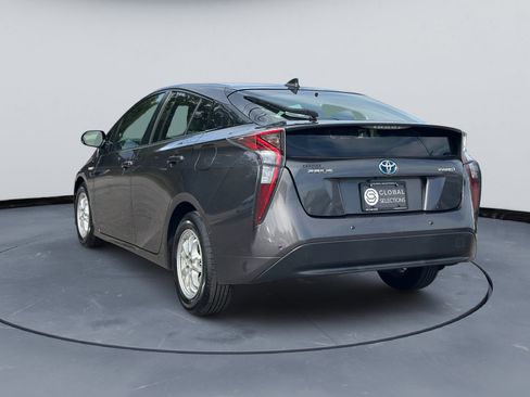 Used 2018 Toyota Prius Two image 5
