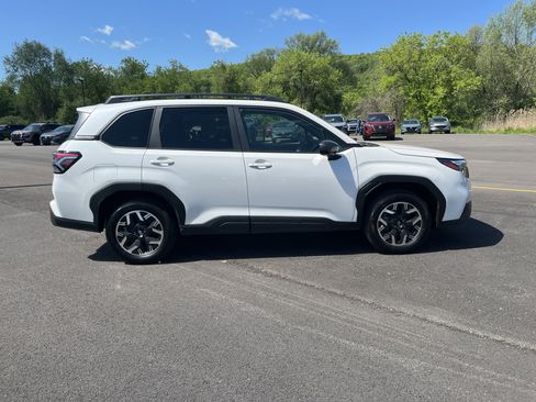 Used 2025 Subaru Forester Premium AWD/4WD image 6