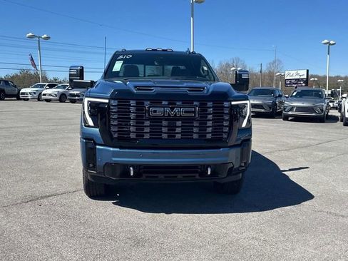 New 2026 GMC Sierra 2500 Denali Ultimate w/ LPO, Black Badging Package image 9
