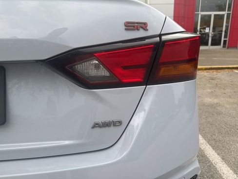 Used 2024 Nissan Altima 2.5 SR w/ SR Premium Package AWD/4WD image 3