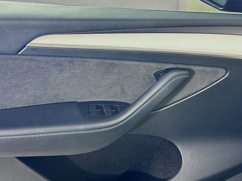 Used 2023 Tesla Model Y Performance image 16