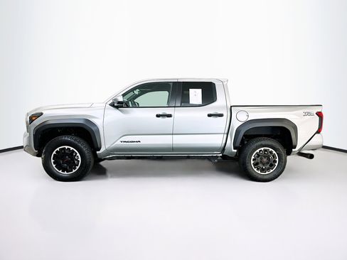 Used 2024 Toyota Tacoma TRD Off-Road image 4