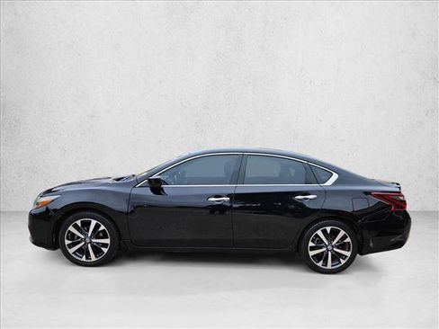 Used 2017 Nissan Altima 2.5 SR FWD image 9
