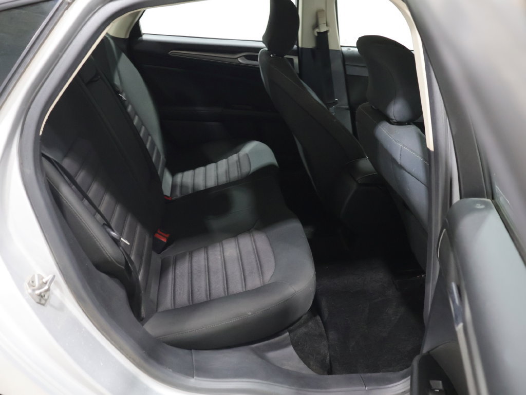Used 2017 Ford Fusion SE FWD image 11