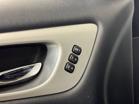 Used 2018 Nissan Pathfinder SL FWD image 9