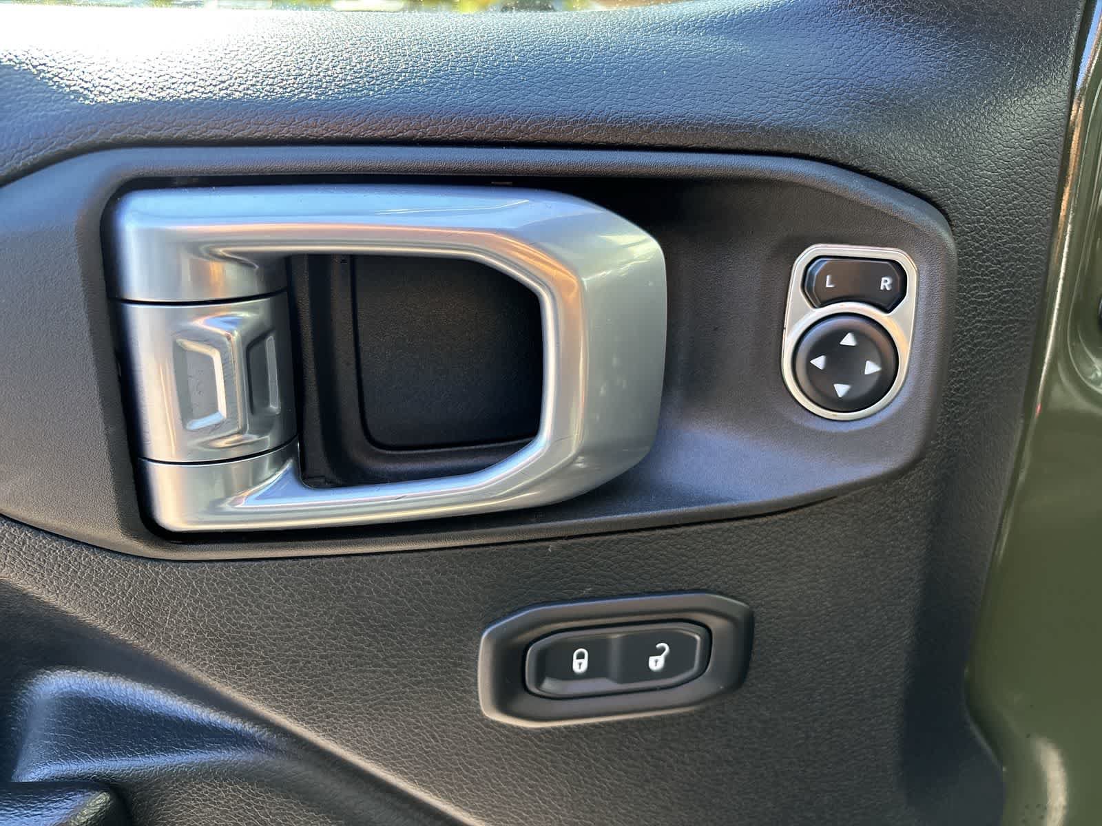 Used 2021 Jeep Gladiator Mojave AWD/4WD image 12