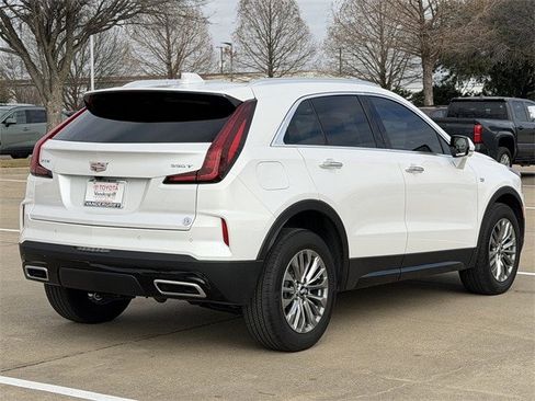 Used 2025 Cadillac XT4 Premium Luxury image 4