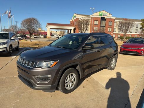 Used 2021 Jeep Compass Sport w/ Cold Weather Group image 4