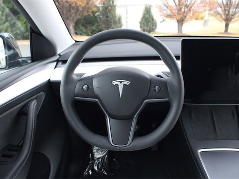 Used 2025 Tesla Model Y Long Range image 23
