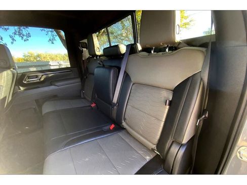 Used 2024 Chevrolet Silverado 2500 ZR2 w/ Technology Package image 28