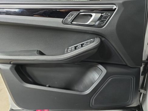 Certified 2023 Porsche Macan AWD/4WD image 22