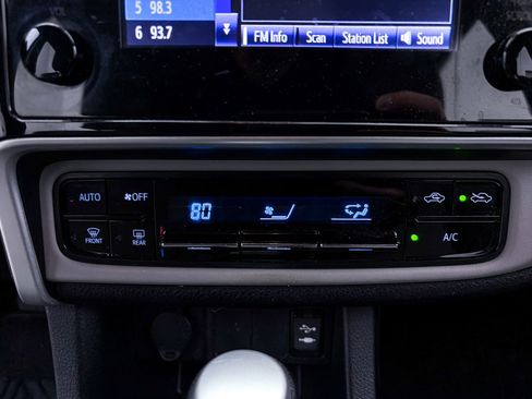 Used 2018 Toyota Corolla LE w/ Carpet Mat Package (TMS) image 15