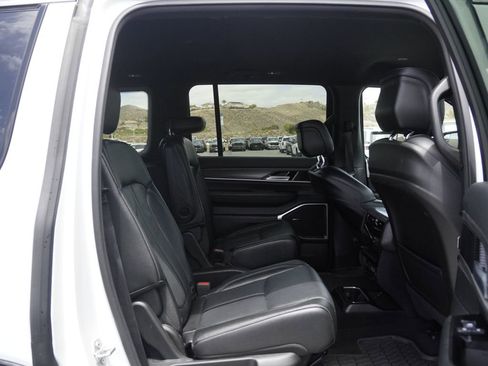 Certified 2024 Jeep Wagoneer Series II AWD/4WD image 30