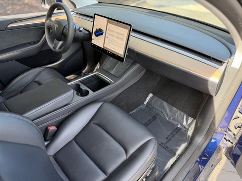 Used 2022 Tesla Model Y Performance image 31