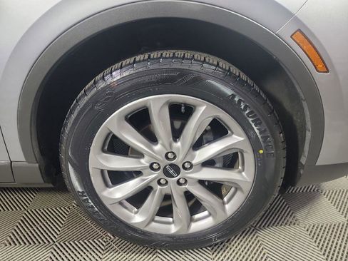 Used 2021 Lincoln Corsair AWD w/ Premium Package image 3