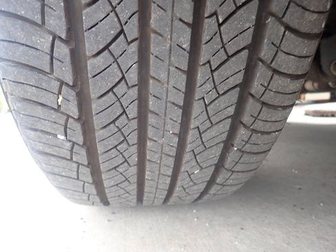 Used 2017 Ford Explorer XLT w/ Equipment Group 202A image 32