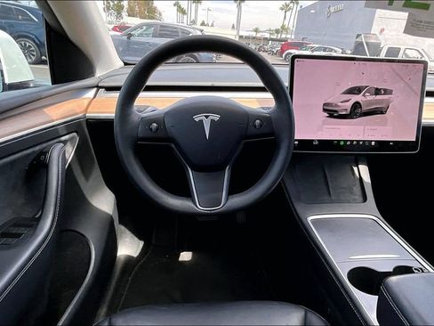 Used 2024 Tesla Model Y Long Range AWD/4WD image 7