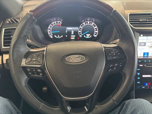 Used 2018 Ford Explorer Platinum AWD/4WD image 18