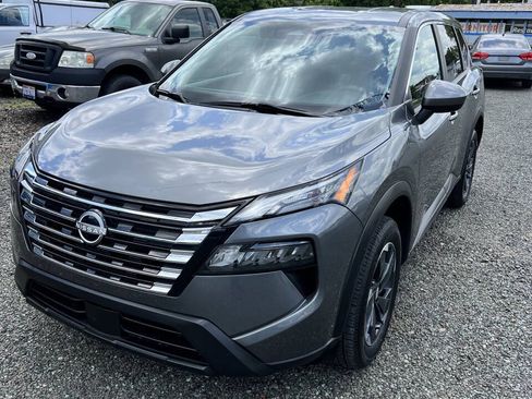 Used 2024 Nissan Rogue SV AWD/4WD image 1