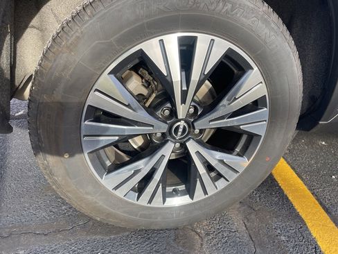 Certified 2023 Nissan Rogue SV image 27