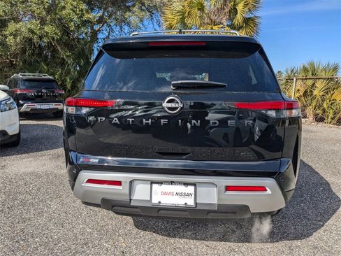 New 2025 Nissan Pathfinder SL w/ Black Appearance Package image 5