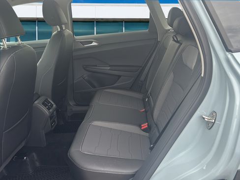 New 2026 Volkswagen Taos SE FWD image 17