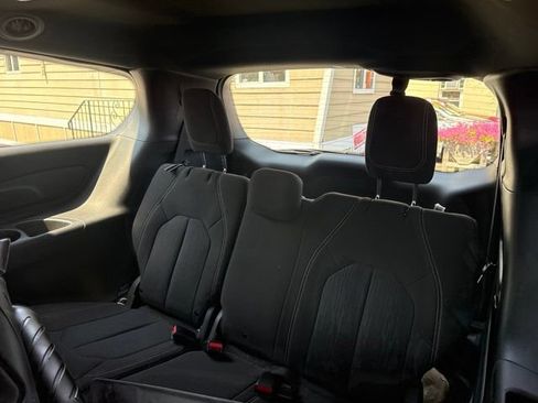 Used 2021 Chrysler Pacifica Touring w/ S Appearance Package FWD image 14