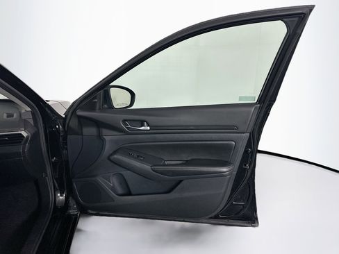 Used 2024 Nissan Altima 2.5 SV w/ SV Premium Package image 31