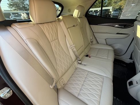 Used 2022 Buick Envision Avenir w/ Technology Package II image 18